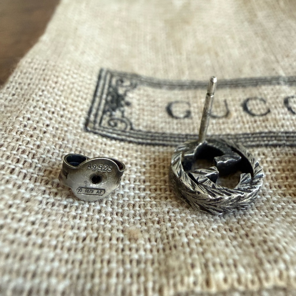 Stud Earrings With Interlocking G Motif in Aged Sterling Silver - Picture 4 of 7